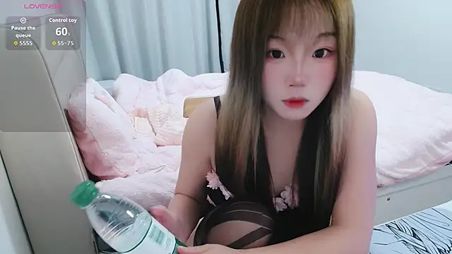 Snapshot of FOOXlive-keke chatting on 11/02/25, 08:33 FOOXlive-keke online show from 11/02/25, 08:33