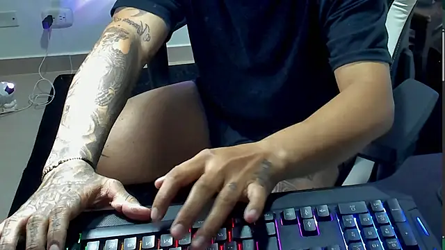 Snapshot of stebankechima chatting on 12/16/25, 01:21 stebankechima online show from 12/16/25, 01:21