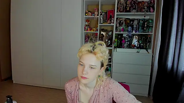 School Love online show from 07/14/26, 08:08