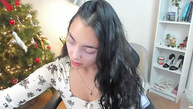 Snapshot of _BellaEvans_ chatting on 12/04/25, 05:50 BellaEvans online show from 12/04/25, 05:50