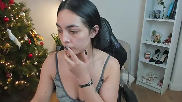 Snapshot of _BellaEvans_ chatting on 12/15/25, 05:55 BellaEvans online show from 12/15/25, 05:55