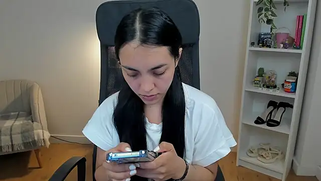  BellaEvans  online show from 06/05/26, 04:52
