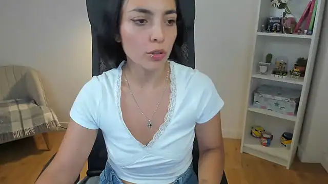  BellaEvans  online show from 07/28/26, 11:17