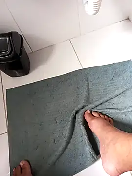 Snapshot of lobomisterioso13 chatting on 11/10/25, 11:20 lobomisterioso13 online show from 11/10/25, 11:20