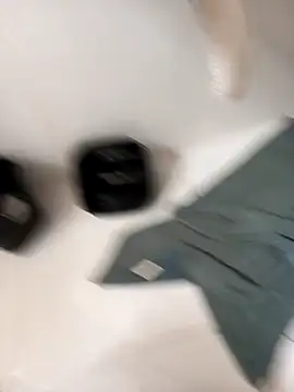 Snapshot of lobomisterioso13 chatting on 12/04/25, 12:03 lobomisterioso13 online show from 12/04/25, 12:03