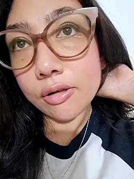 Snapshot of Mia_Ruiz chatting on 02/15/25, 01:42 Mia Ruiz online show from 02/15/25, 01:42