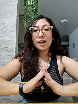 Snapshot of Mia_Ruiz chatting on 03/11/25, 03:37 Mia Ruiz online show from 03/11/25, 03:37