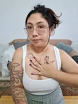 Snapshot of Mia_Ruiz chatting on 09/28/25, 08:58 Mia Ruiz online show from 09/28/25, 08:58