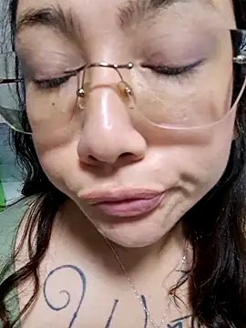 Snapshot of Mia_Ruiz chatting on 10/30/25, 02:13 Mia Ruiz online show from 10/30/25, 02:13