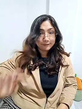 Mia Ruiz online show from 11/04/25, 03:16