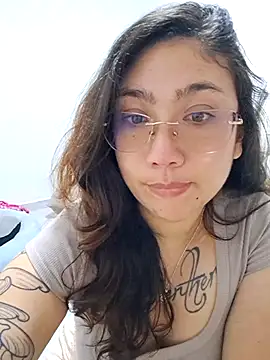 Mia Ruiz online show from 12/17/25, 02:39