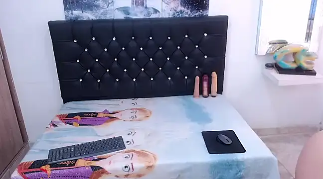 KateTompson  online show from 12/14/24, 08:18