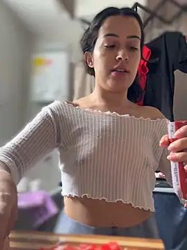 Snapshot of saribelcute chatting on 10/18/25, 03:13 saribelcute online show from 10/18/25, 03:13