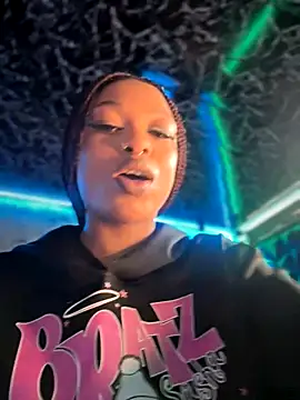 Snapshot of Melany_Williams chatting on 10/18/25, 01:12 Melany Williams online show from 10/18/25, 01:12