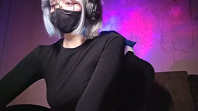 Snapshot of DanaWard chatting on 10/14/25, 10:54 DanaWard online show from 10/14/25, 10:54