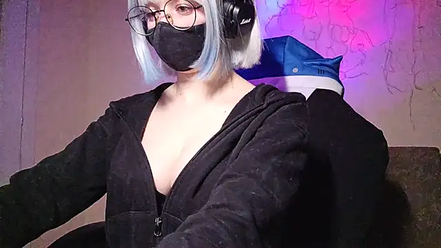 Snapshot of DanaWard chatting on 10/26/25, 10:15 DanaWard online show from 10/26/25, 10:15