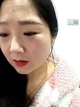 Snapshot of AHL756 chatting on 01/14/25, 12:14 AHL756 online show from 01/14/25, 12:14