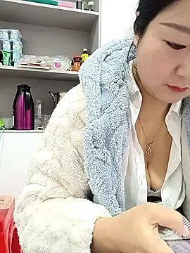 Snapshot of AHL756 chatting on 02/26/25, 05:53 AHL756 online show from 02/26/25, 05:53