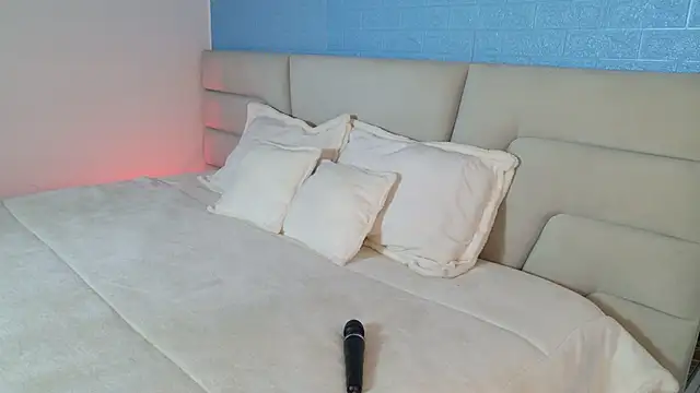 Snapshot of Zoe_Benson chatting on 09/25/25, 01:37 Zoe Benson online show from 09/25/25, 01:37