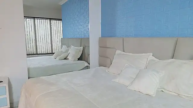 Snapshot of Zoe_Benson chatting on 09/30/25, 01:49 Zoe Benson online show from 09/30/25, 01:49