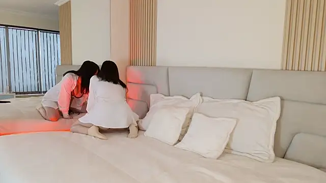 Snapshot of Zoe_Benson chatting on 12/02/25, 11:37 Zoe Benson online show from 12/02/25, 11:37