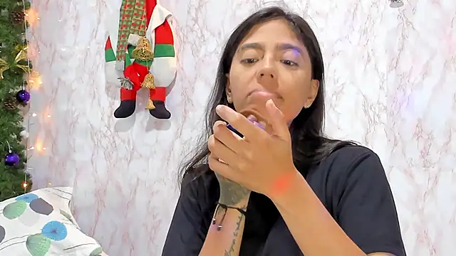 BarbieHotLaura online show from 12/18/24, 02:38