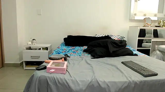 AnnieRoss69 online show from 12/15/25, 04:33