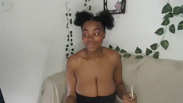 Snapshot of lyssyhorny chatting on 09/25/25, 01:04 lyssyhorny online show from 09/25/25, 01:04