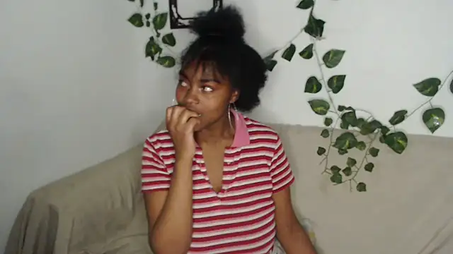 Snapshot of lyssyhorny chatting on 10/03/25, 02:08 lyssyhorny online show from 10/03/25, 02:08