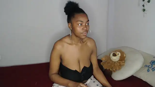 Snapshot of lyssyhorny chatting on 10/22/25, 12:38 lyssyhorny online show from 10/22/25, 12:38