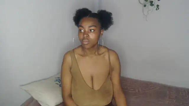 Snapshot of lyssyhorny chatting on 11/16/25, 04:01 lyssyhorny online show from 11/16/25, 04:01