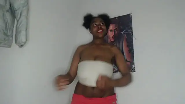 Snapshot of lyssyhorny chatting on 11/24/25, 11:32 lyssyhorny online show from 11/24/25, 11:32