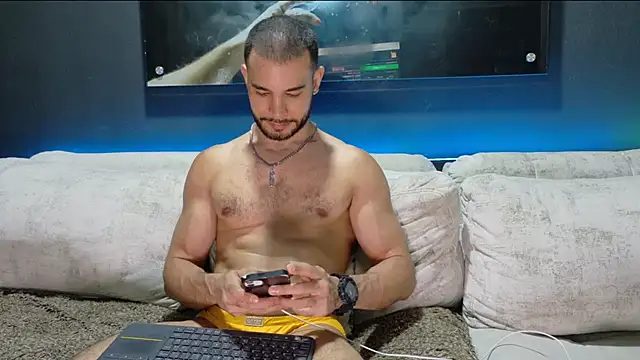 Crhis N Derek online show from 10/31/25, 03:51