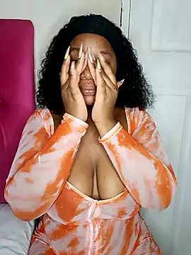 Snapshot of SexyHipsStar chatting on 12/18/25, 01:22 SexyHipsStar online show from 12/18/25, 01:22