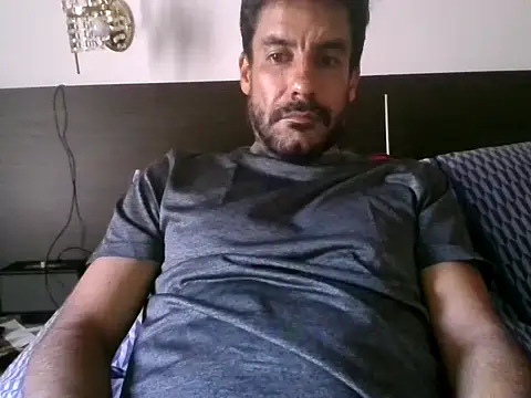 elkike1980 online show from 05/18/26, 09:31