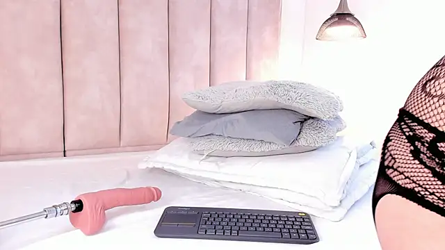 Julieta Jane online show from 10/25/25, 03:47