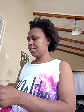 Snapshot of YourDreamLady22 chatting on 12/12/24, 06:47 YourDreamLady22 online show from 12/12/24, 06:47