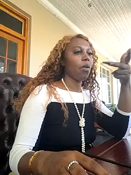 Snapshot of YourDreamLady22 chatting on 01/28/25, 12:11 YourDreamLady22 online show from 01/28/25, 12:11