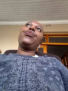 Snapshot of YourDreamLady22 chatting on 02/04/25, 12:44 YourDreamLady22 online show from 02/04/25, 12:44