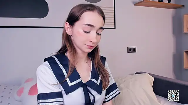 PollyBeev online show from 09/15/25, 07:41