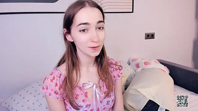 PollyBeev online show from 09/18/25, 07:32