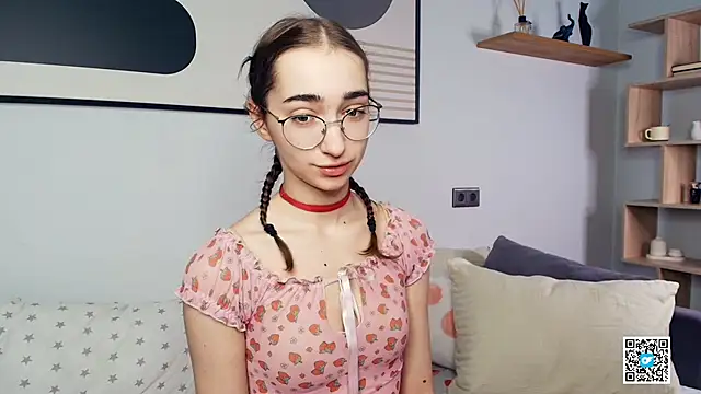 PollyBeev online show from 10/07/25, 07:49