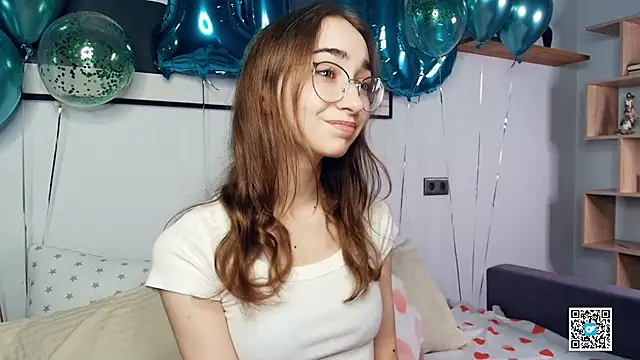 PollyBeev online show from 10/12/25, 07:07