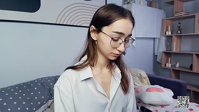 PollyBeev online show from 10/25/25, 06:21