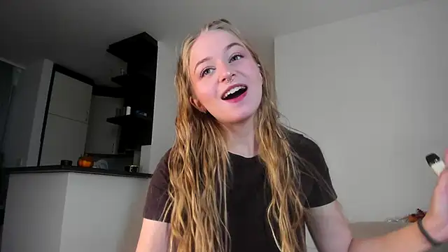 MiaMews online show from 10/27/25, 12:53