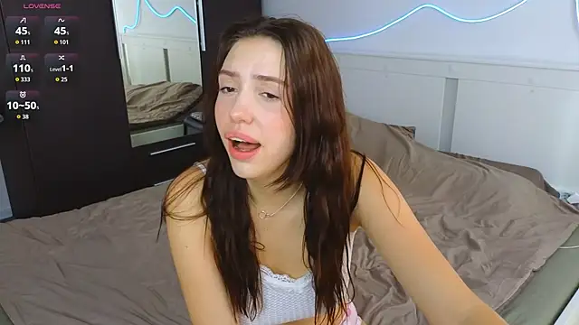 Snapshot of AliceSpark chatting on 09/23/25, 08:17 AliceSpark online show from 09/23/25, 08:17