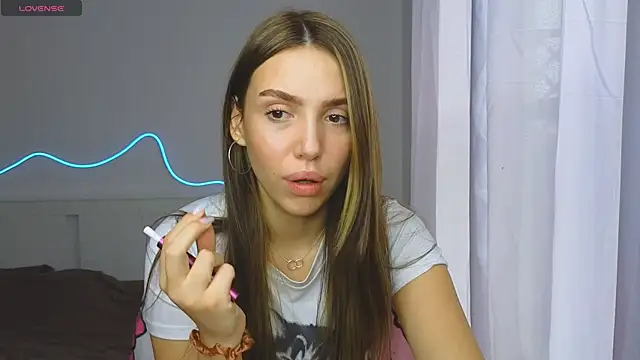 Snapshot of AliceSpark chatting on 10/16/25, 09:54 AliceSpark online show from 10/16/25, 09:54