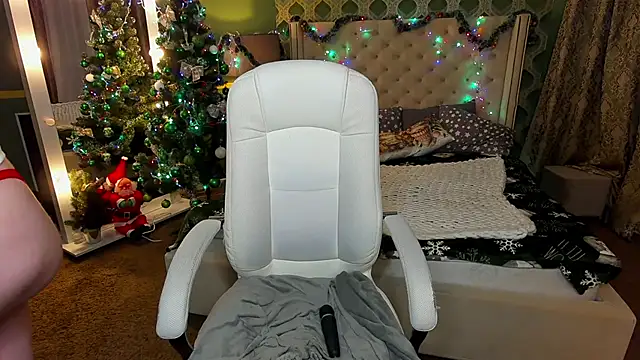 Snow WhiteeeX online show from 12/14/24, 10:39