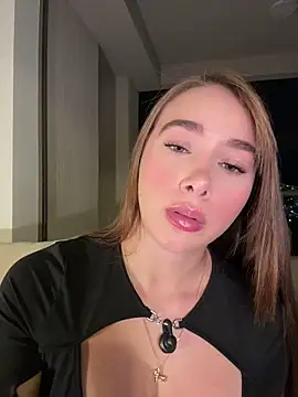 Snapshot of Lanataylor- chatting on 05/05/26, 12:18 Lanataylor- online show from 05/05/26, 12:18