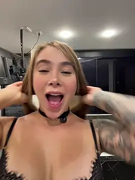 Snapshot of Lanataylor- chatting on 05/10/26, 12:05 Lanataylor- online show from 05/10/26, 12:05